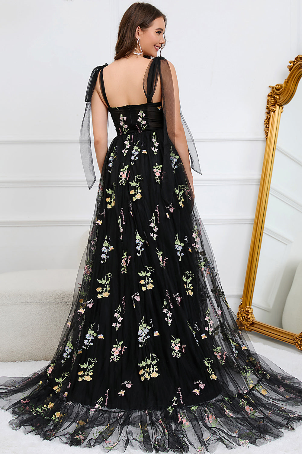 Robe de bal longue corset brodée lilas coupe trapèze