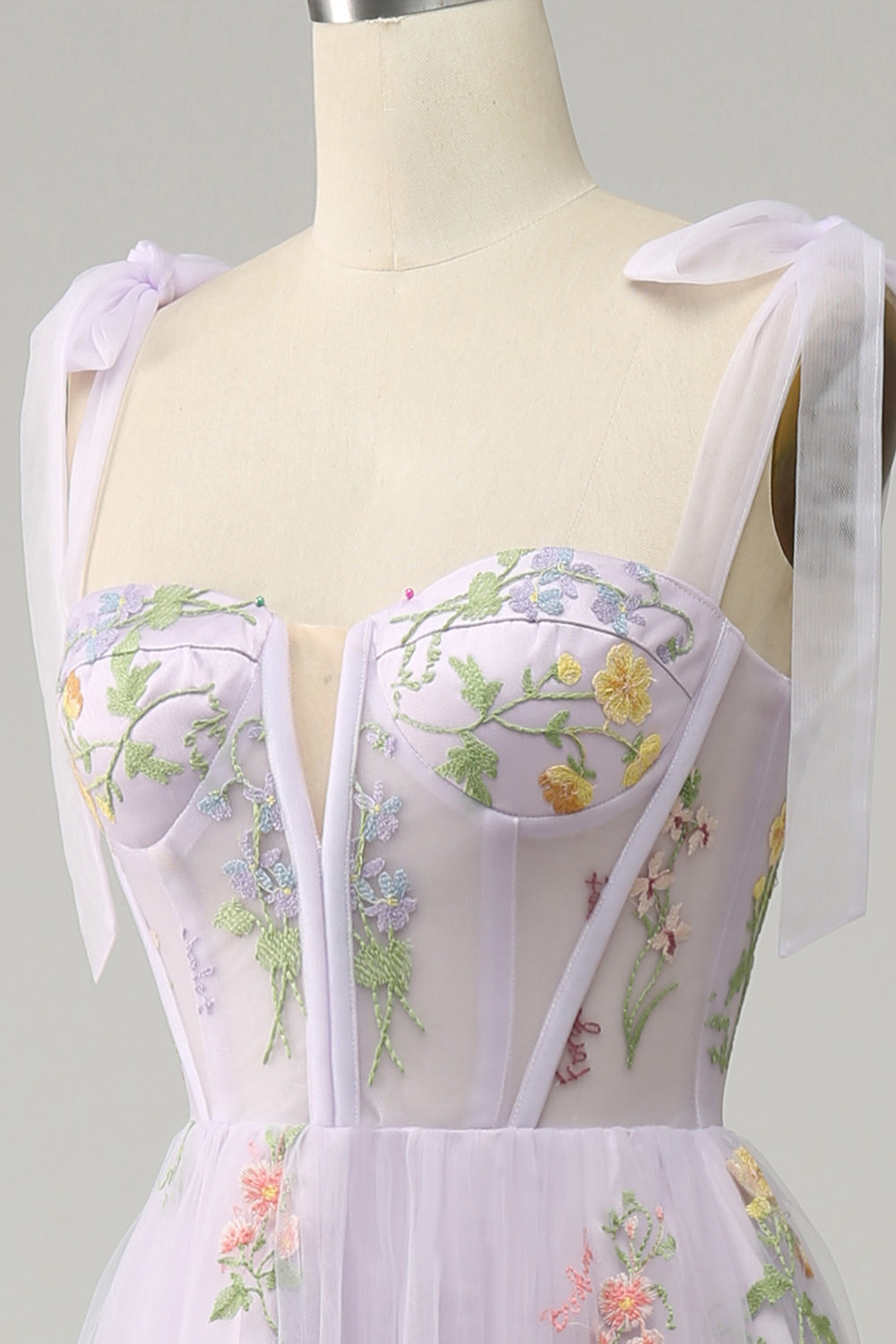 Robe de bal longue en tulle brodé gris-bleu à corset évasé