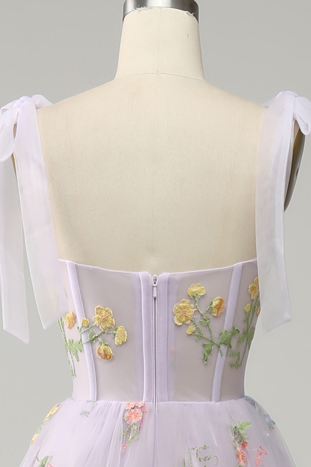 Robe de bal longue en tulle brodé gris-bleu à corset évasé