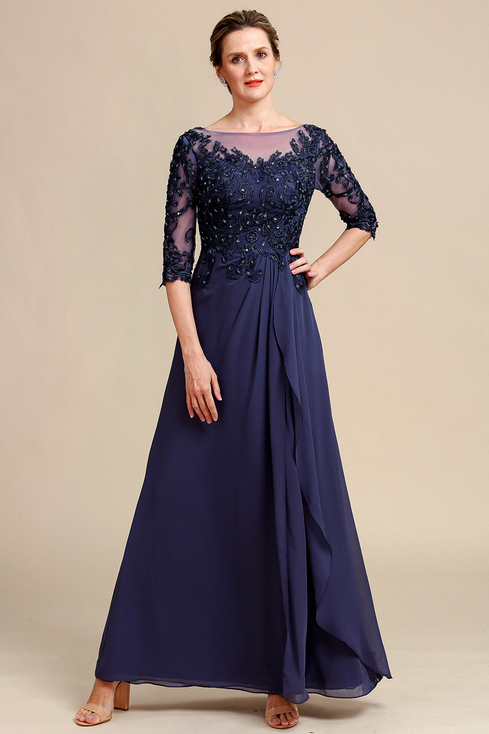 Robe bleue de mère de la mariée à manches longues avec des appliques