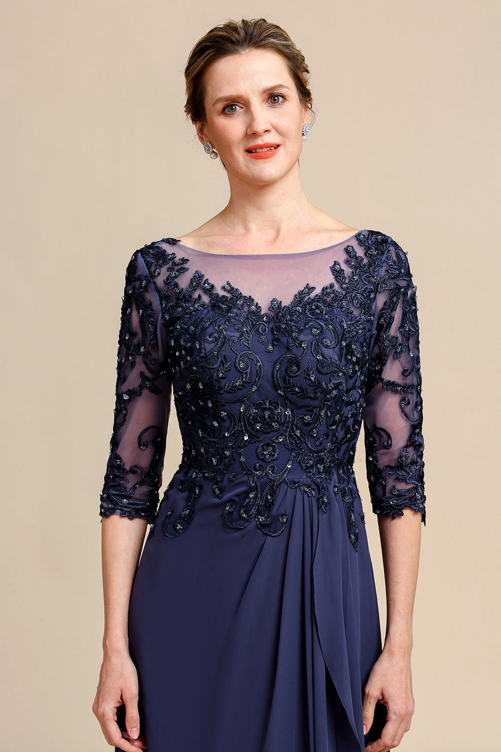 Robe bleue de mère de la mariée à manches longues avec des appliques
