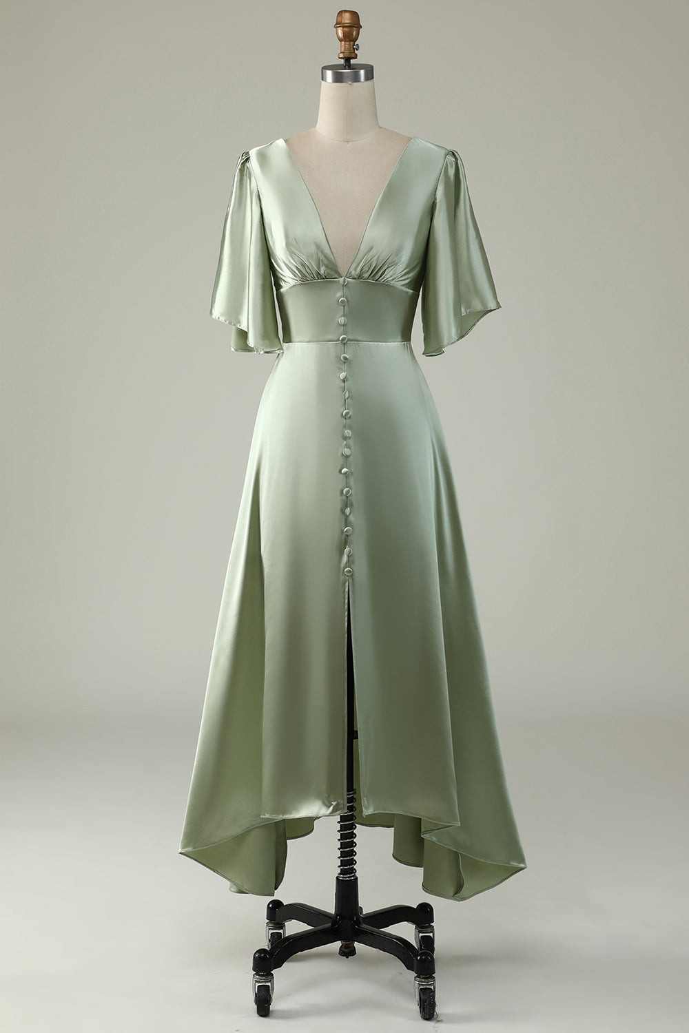 Vestido de dama de honor verde claro con escote pronunciado en V y mangas cortas