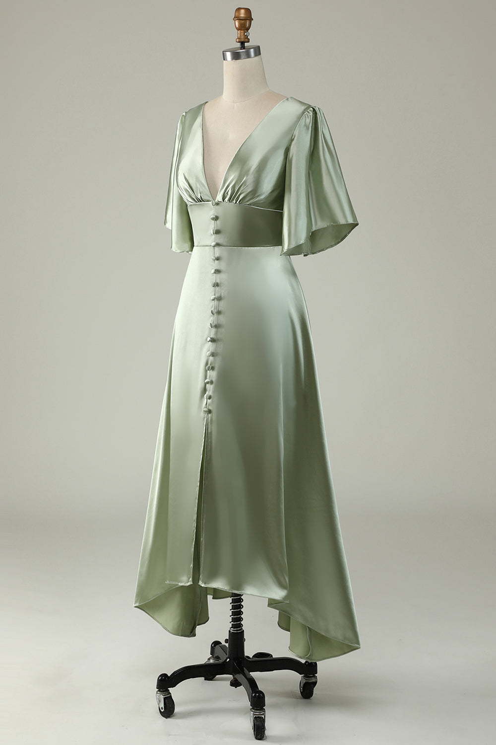 Vestido de dama de honor verde claro con escote pronunciado en V y mangas cortas