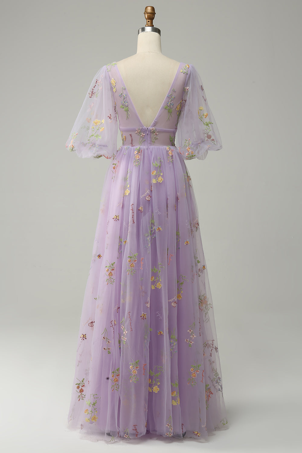 Robe de Bal Longue Lavande Coupe A avec Col en V, Broderies et Manches Courtes