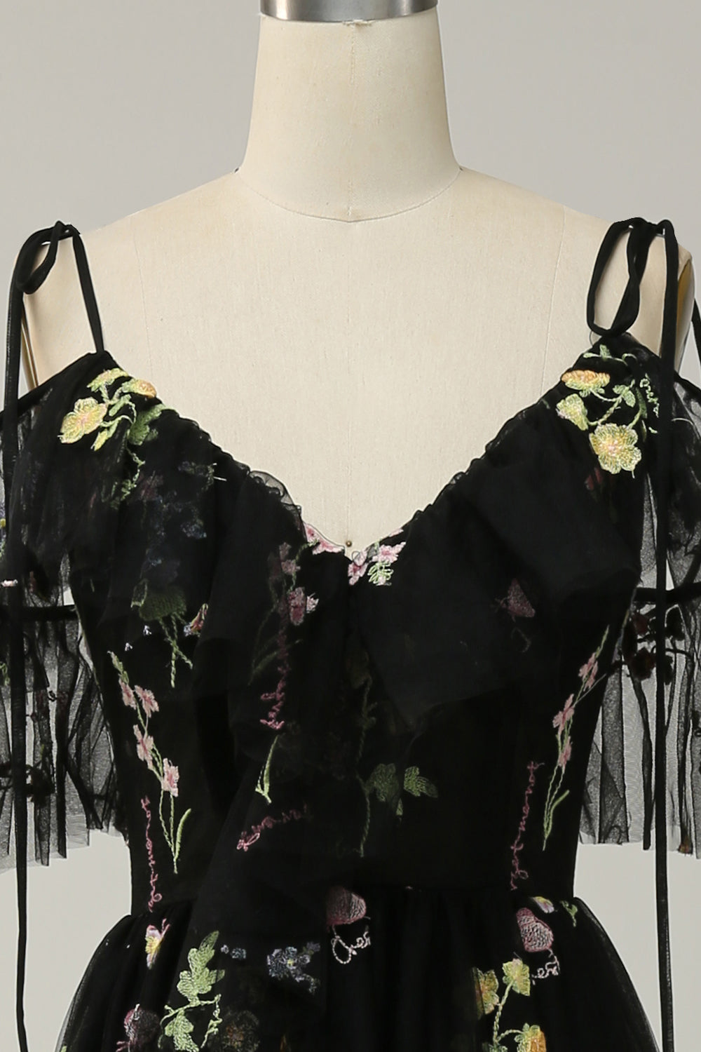 Robe de soirée longue verte, ligne A, décolleté en V, bretelles spaghetti, broderies, avec fente