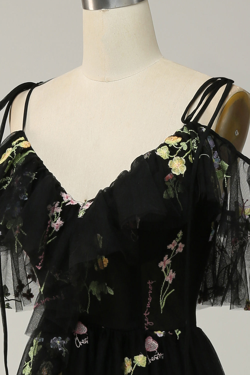 Robe de soirée longue verte, ligne A, décolleté en V, bretelles spaghetti, broderies, avec fente