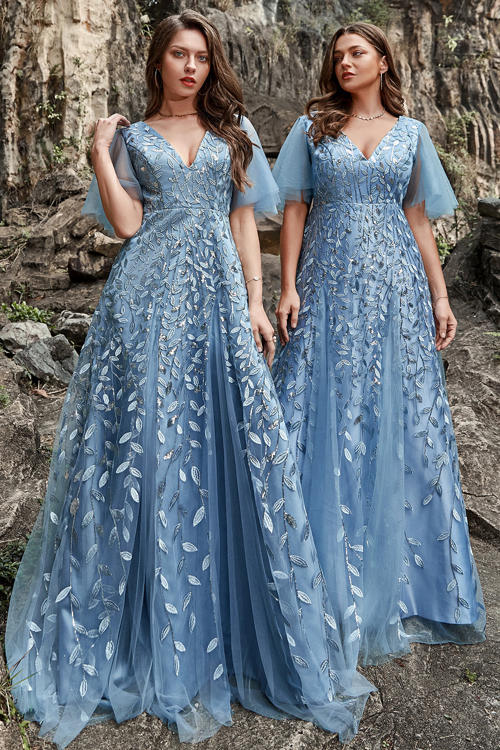 Robe de bal en tulle bleu-gris à feuilles brodées