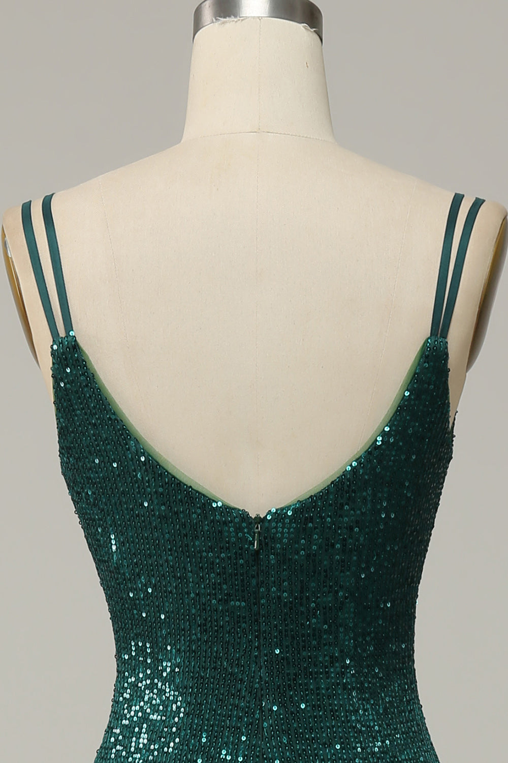 Robe de bal à fines bretelles vert foncé ornée de sequins avec fente