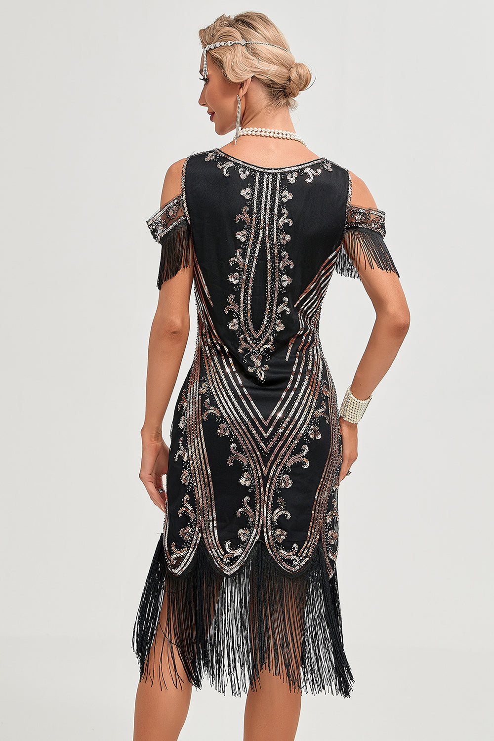 Robe Gatsby années 20 noire à épaules dénudées, sequins et franges