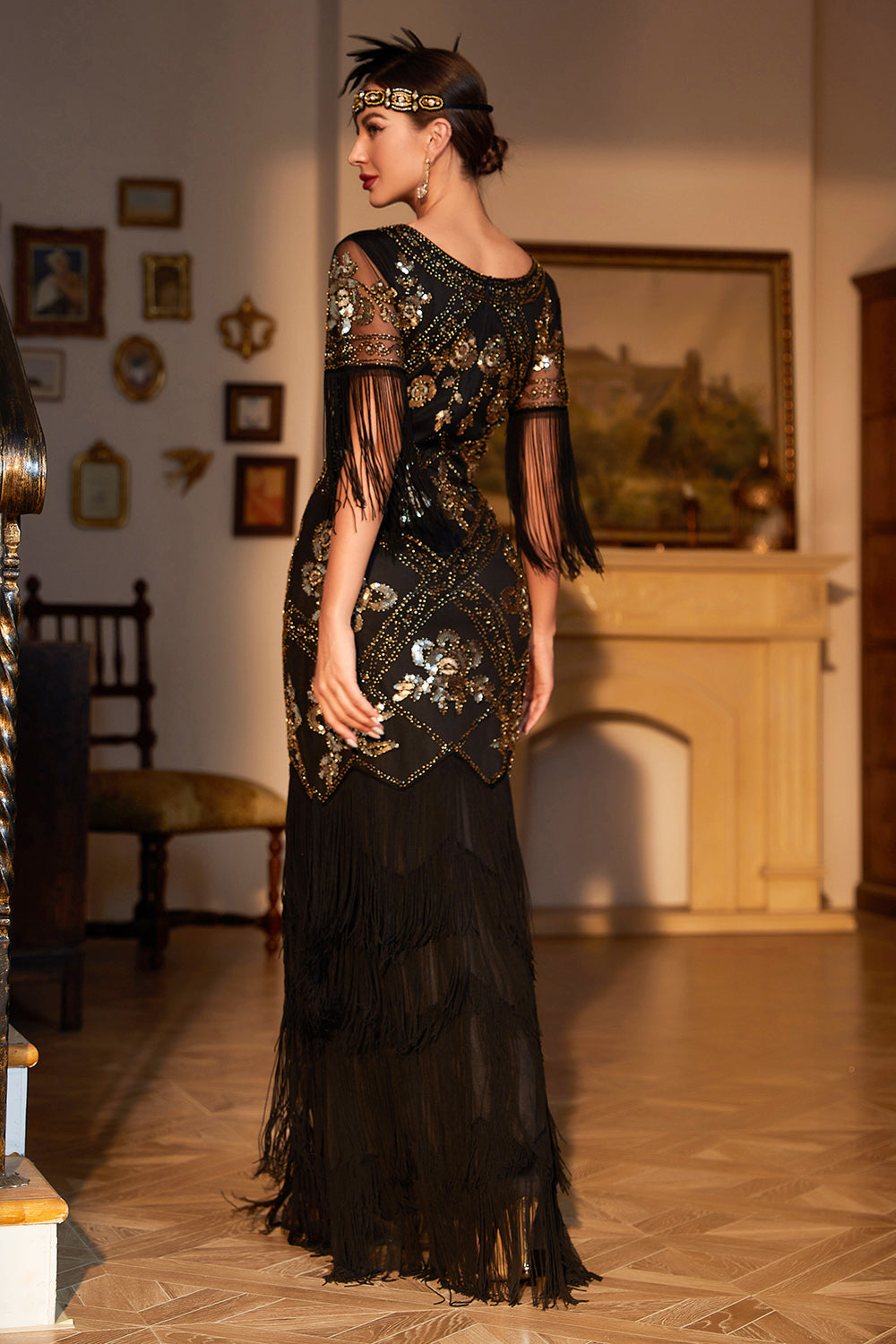 Robe Charleston Noire Longue à Fringes et Paillettes Col en V Coupe Fourreau