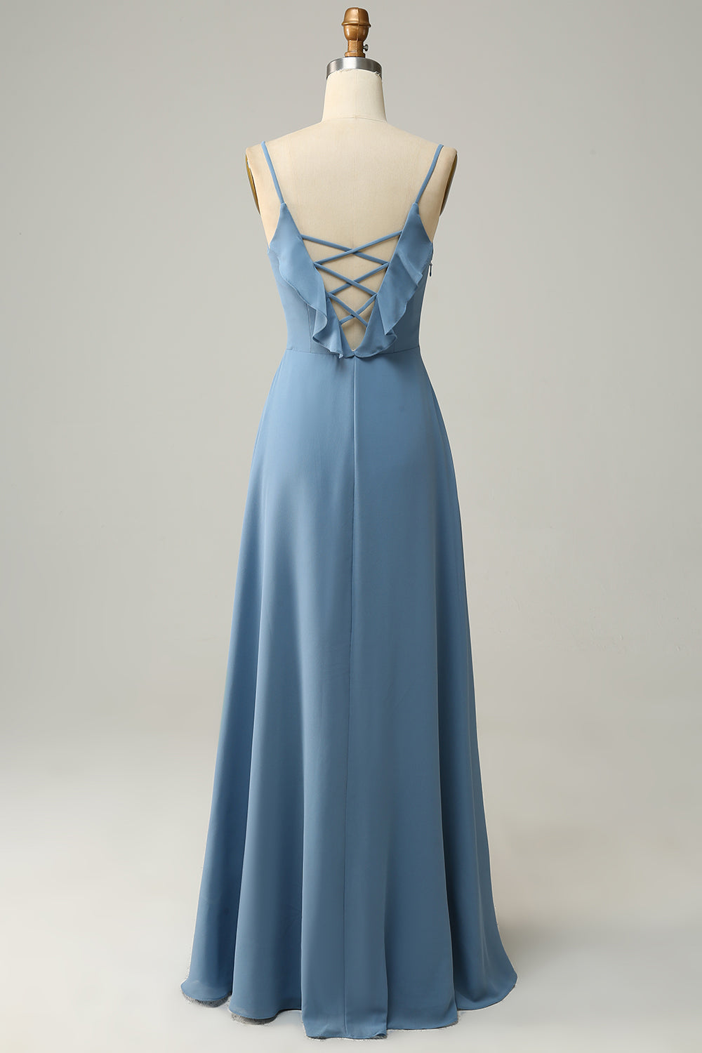 Robe longue de demoiselle d'honneur trapèze gris-bleu à fines bretelles et dos croisé
