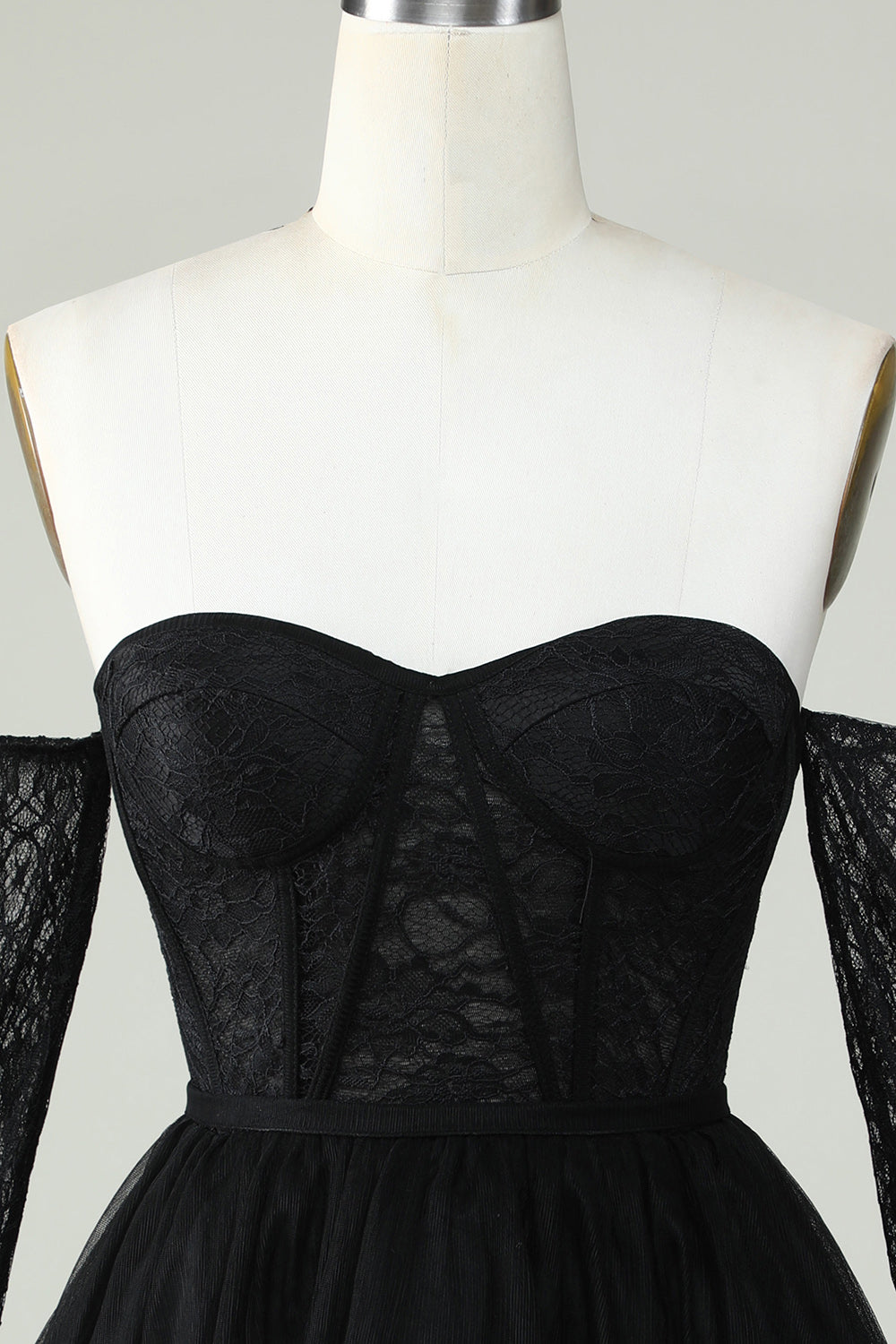Robe de diplôme corsetée violette à épaules dénudées avec manches longues