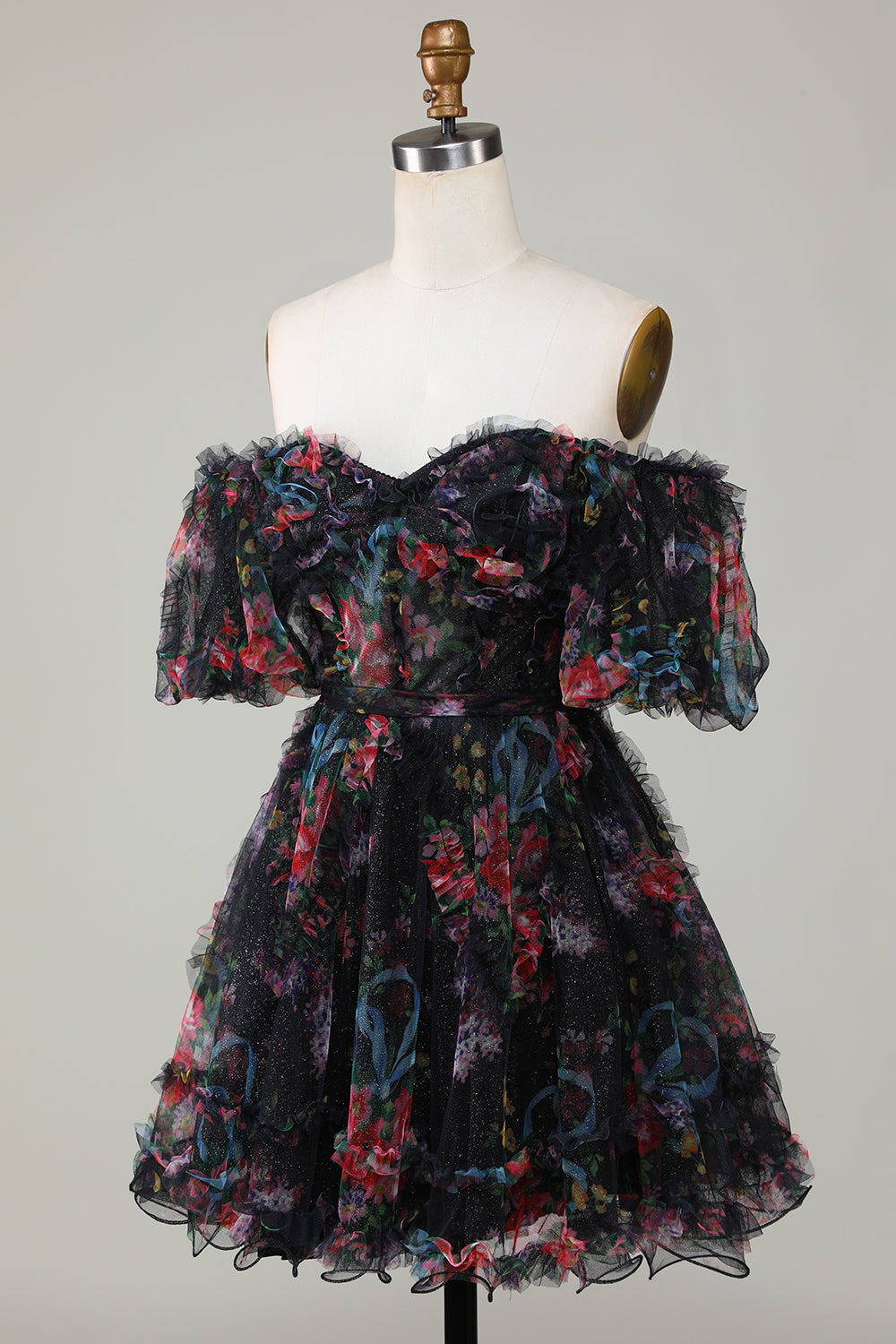 Robe de bal de fin d'études courte élégante en tulle noir trapèze à épaules dénudées avec manches courtes