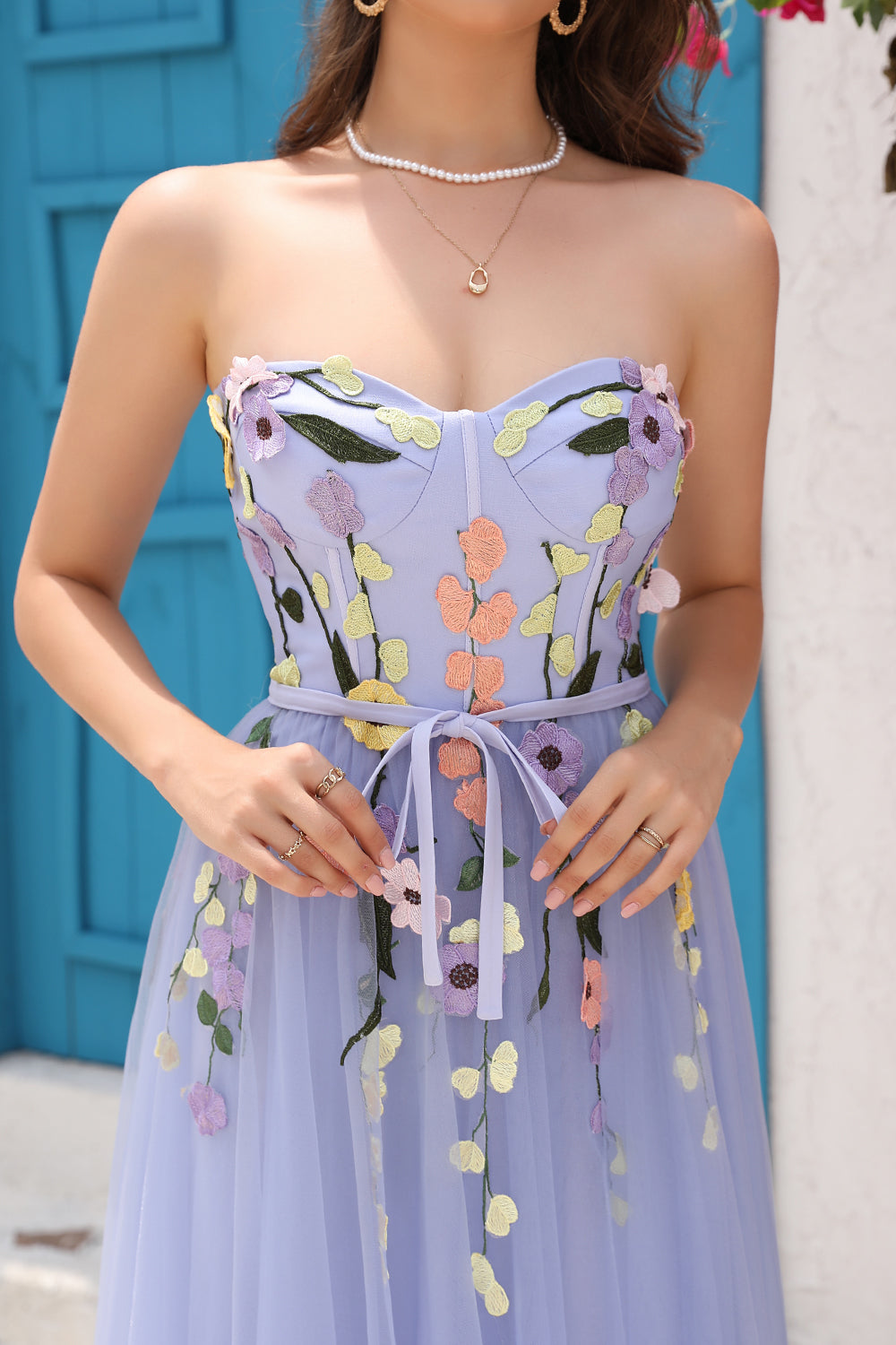 Robe de bal lavande trapèze avec décolleté en cœur et appliques