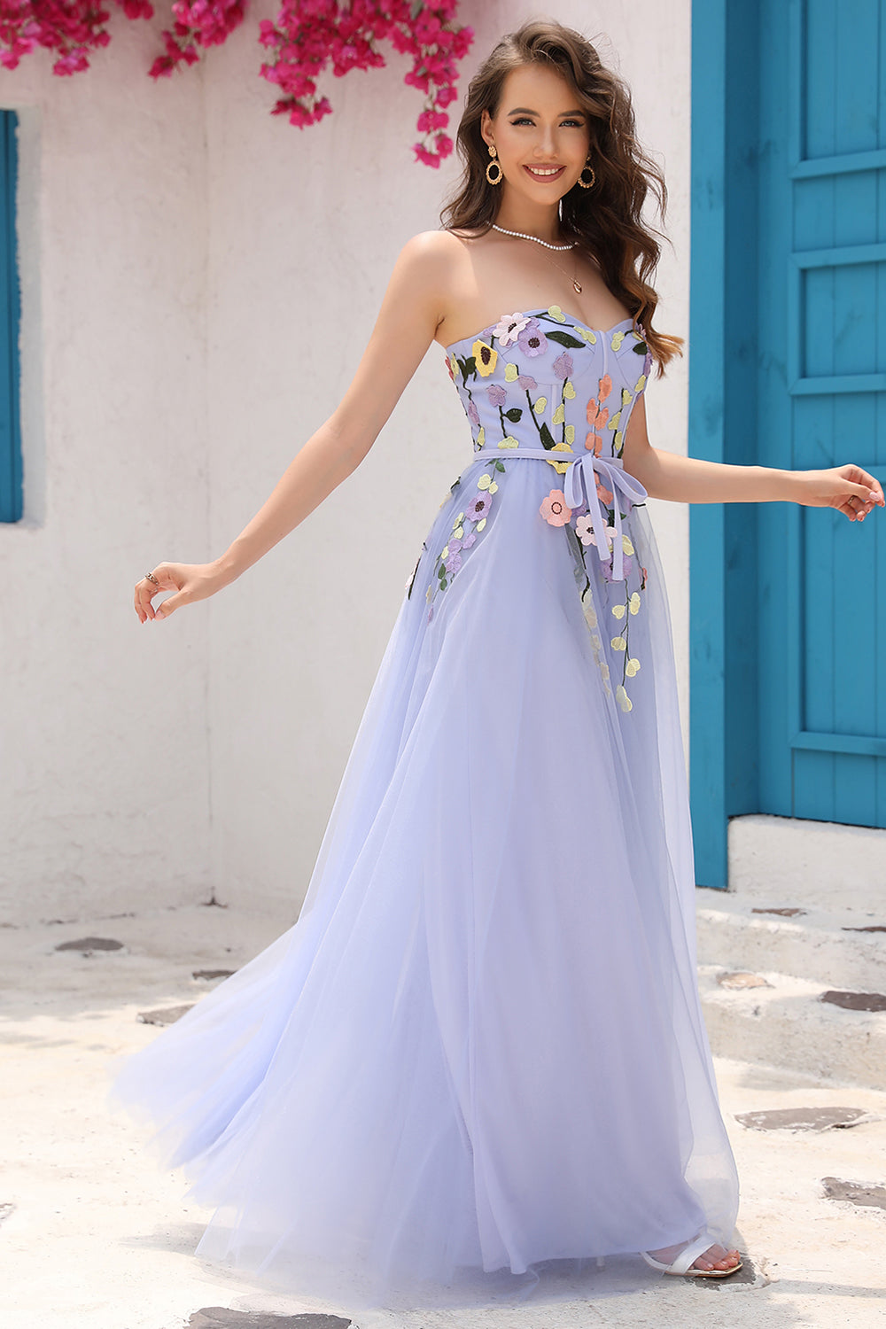 Robe de bal lavande trapèze avec décolleté en cœur et appliques