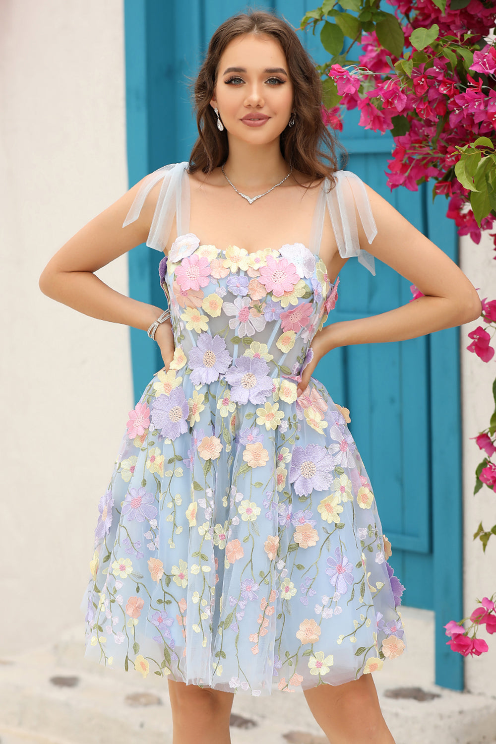 Robe de bal courte trapèze avec corset bleu et fleurs 3D