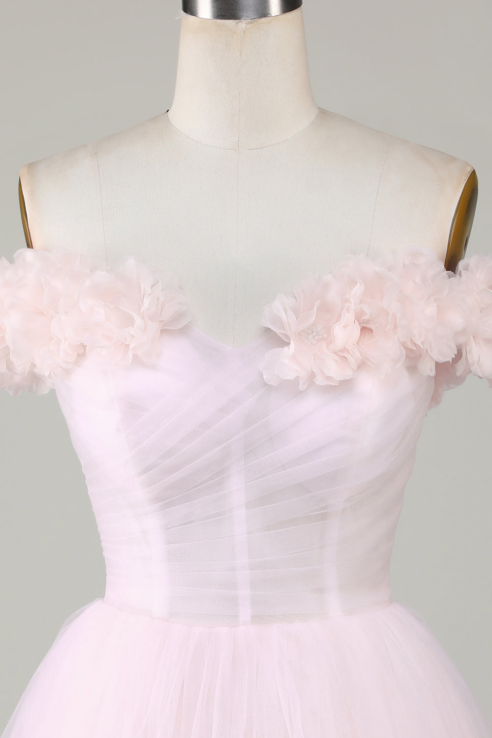 Jolie robe courte de bal de fin d'études rose à fleurs, coupe trapèze et épaules dénudées