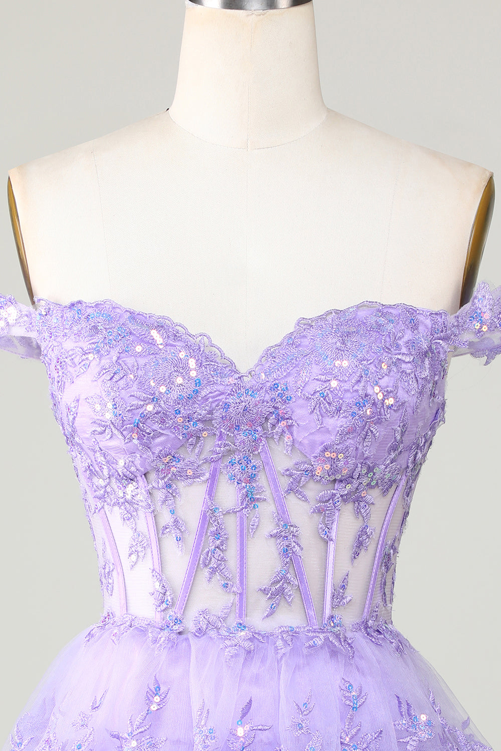 Robe courte de bal de fin d'études violette en corset et étagée avec dentelle, coupe princesse