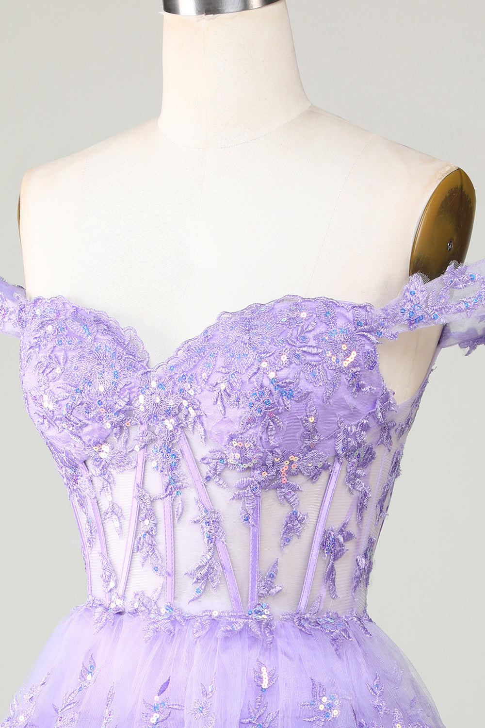 Robe courte de bal de fin d'études violette en corset et étagée avec dentelle, coupe princesse