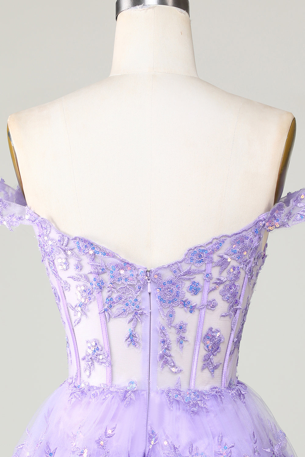 Robe courte de bal de fin d'études violette en corset et étagée avec dentelle, coupe princesse