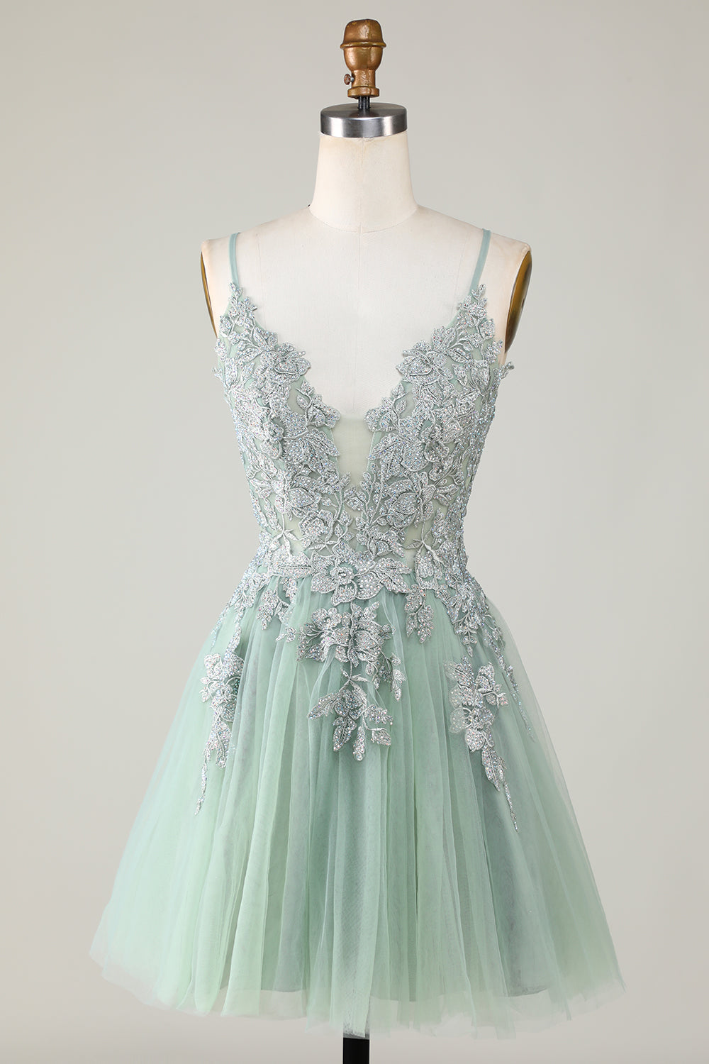 Robe de bal courte verte avec fines bretelles, coupe trapèze et appliques
