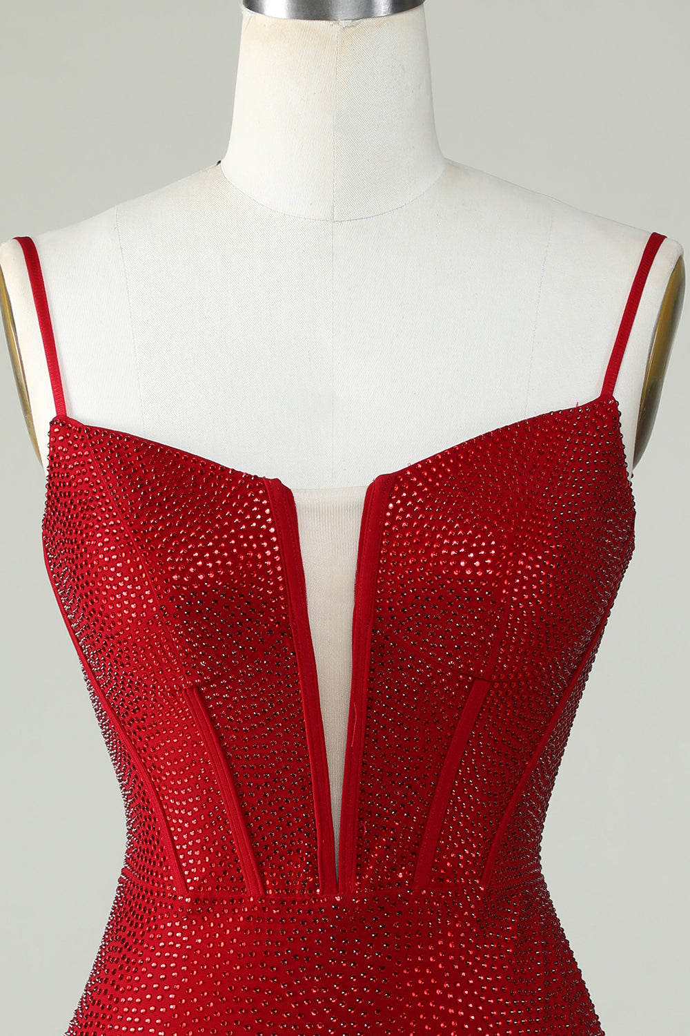 Robe de bal courte rouge à bretelles spaghetti ornée de perles