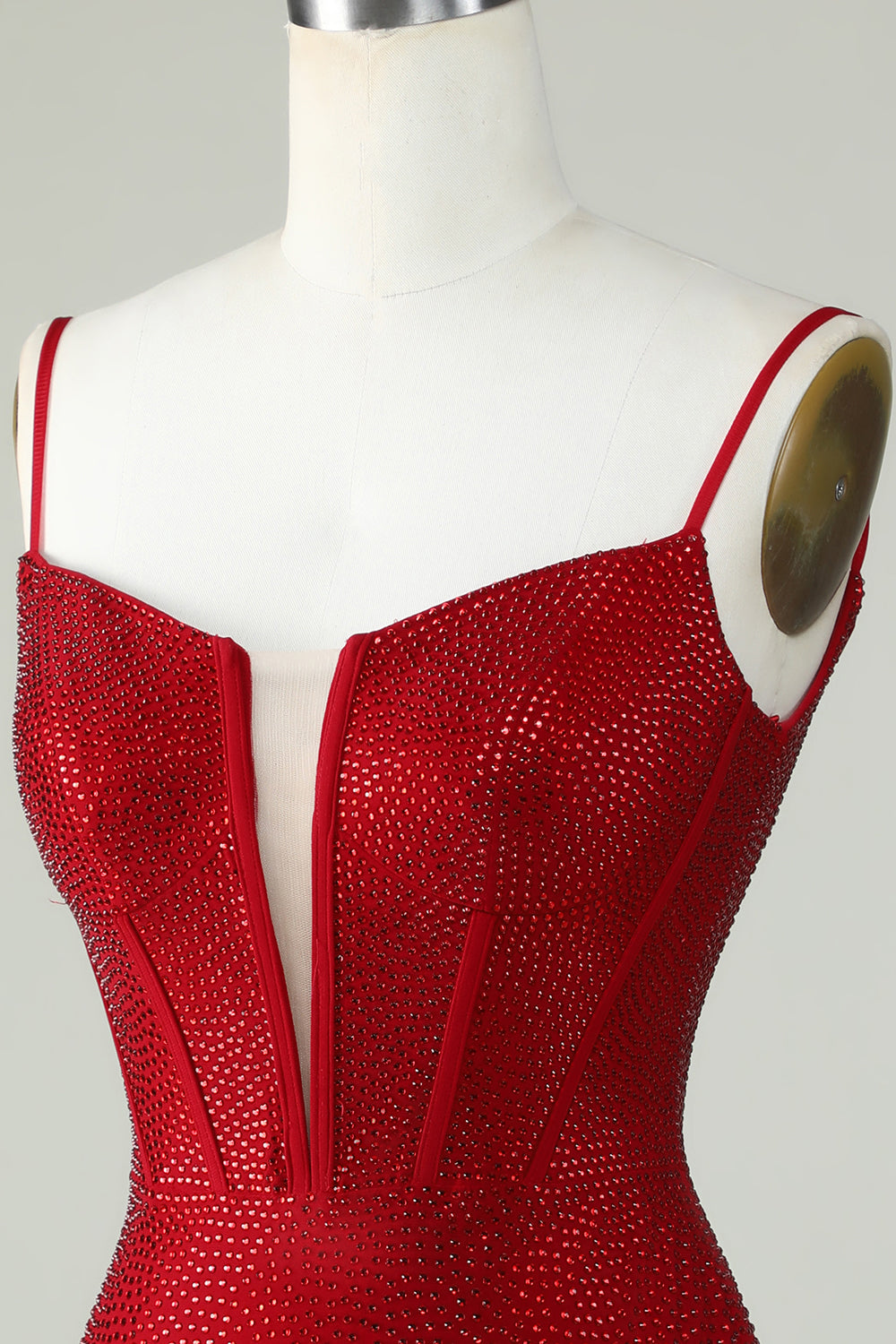Robe de bal courte rouge à bretelles spaghetti ornée de perles