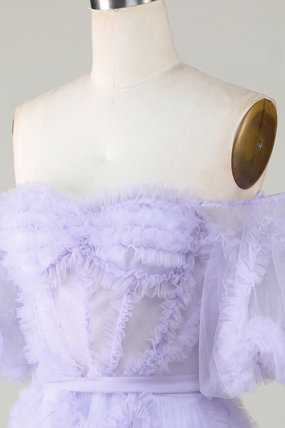 Robe de bal de fin d'année élégante en tulle violet avec corset et épaules dénudées, coupe trapèze