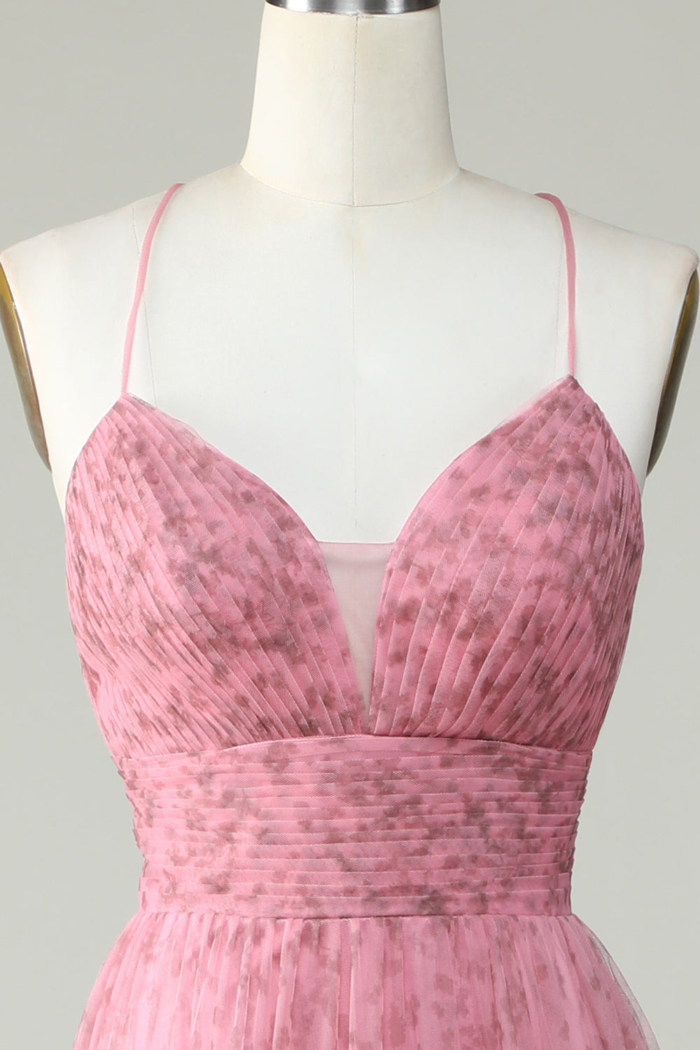 Robe de bal trapèze en tulle rose à fines bretelles et à imprimé floral
