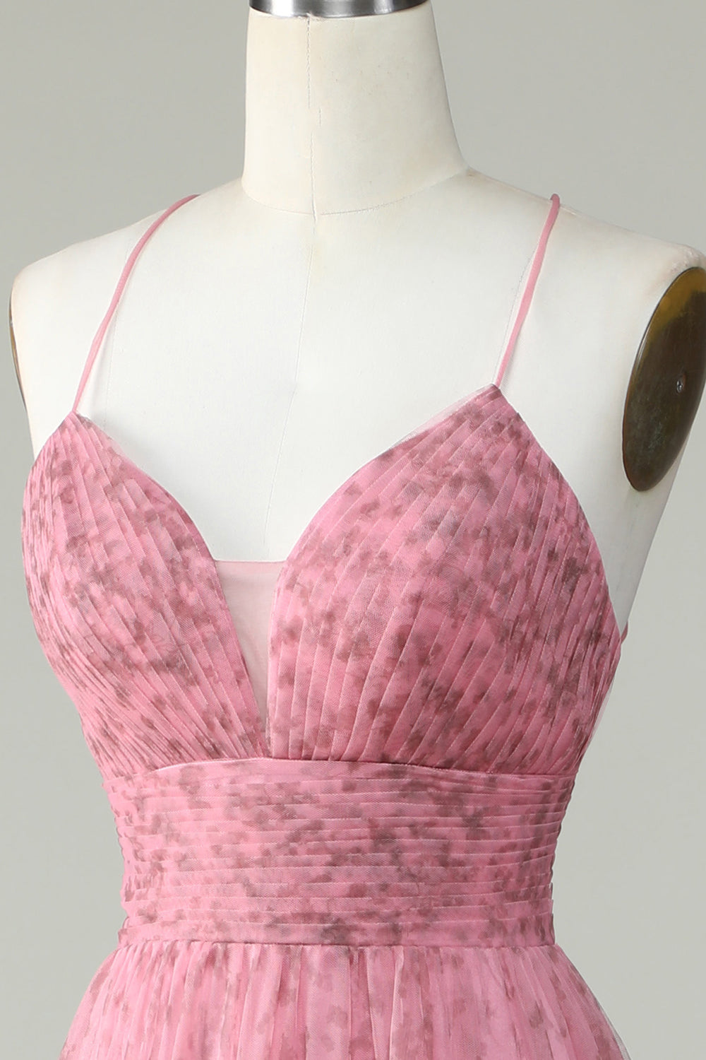 Robe de bal trapèze en tulle rose à fines bretelles et à imprimé floral