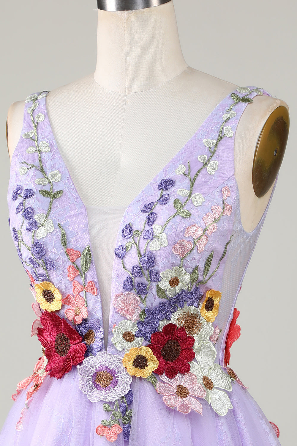 Robe de bal de fin d'études violette à encolure en V profond et dos nu avec des fleurs 3D