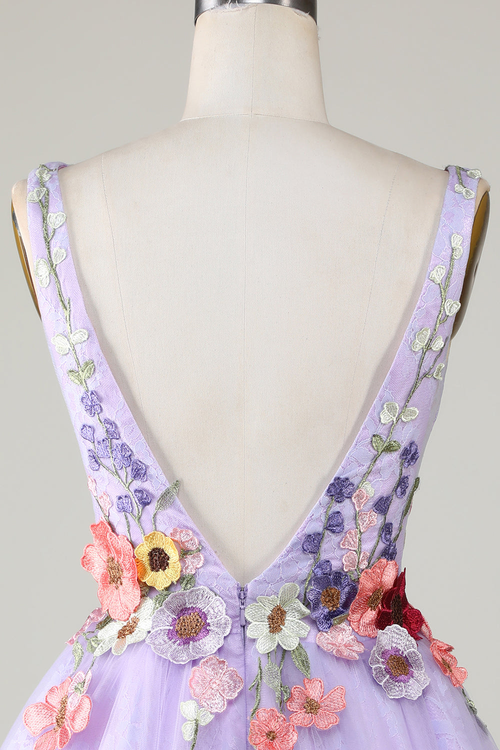 Robe de bal de fin d'études violette à encolure en V profond et dos nu avec des fleurs 3D