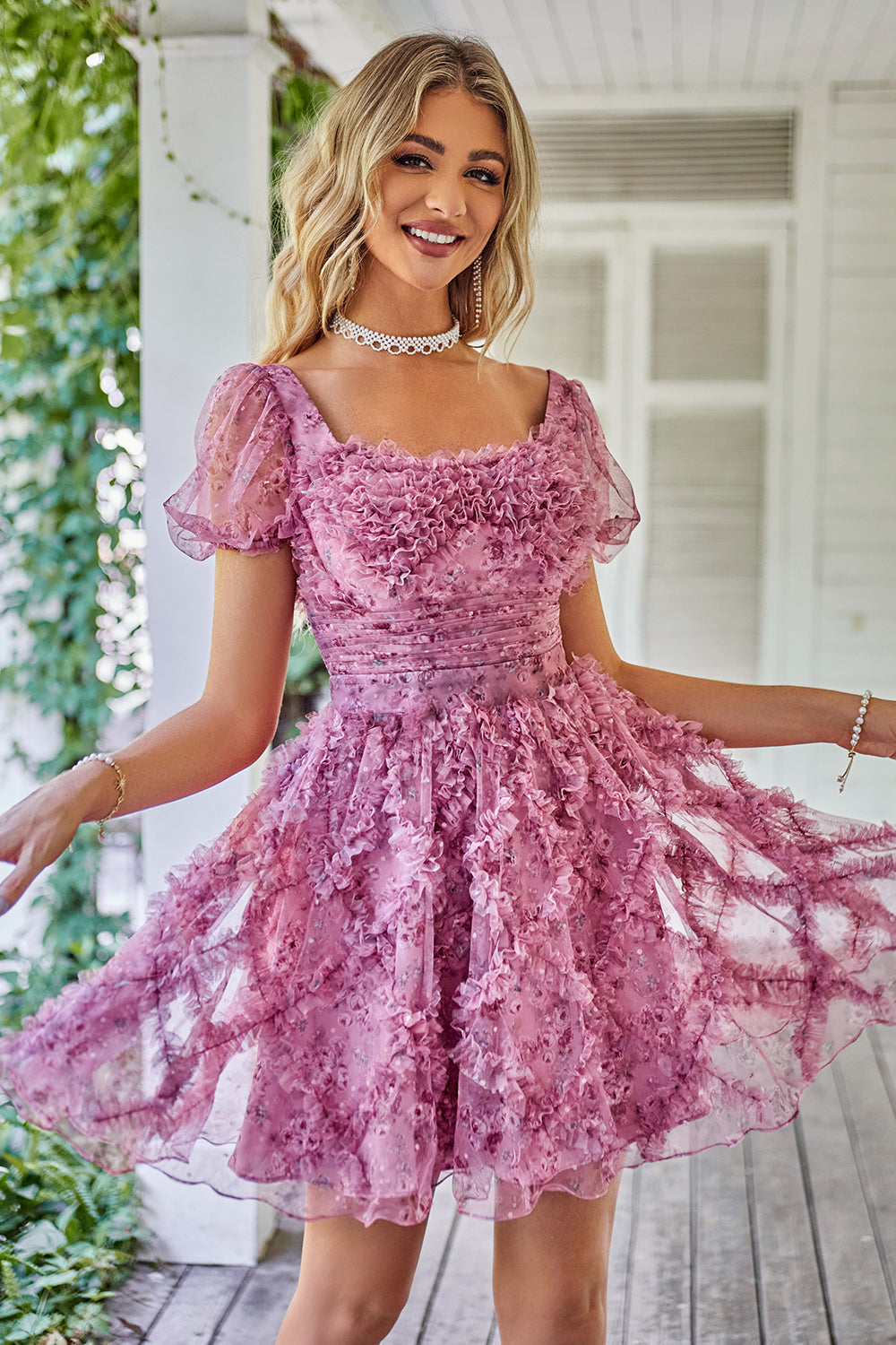 Robe de graduation trapèze mignonne à fleurs ivoires et rouges avec volants