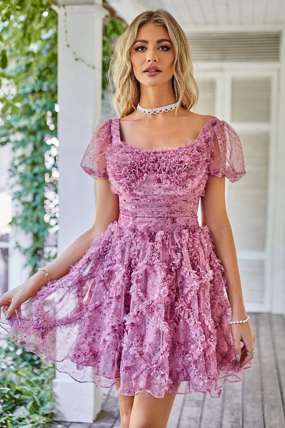 Robe de graduation trapèze mignonne à fleurs ivoires et rouges avec volants