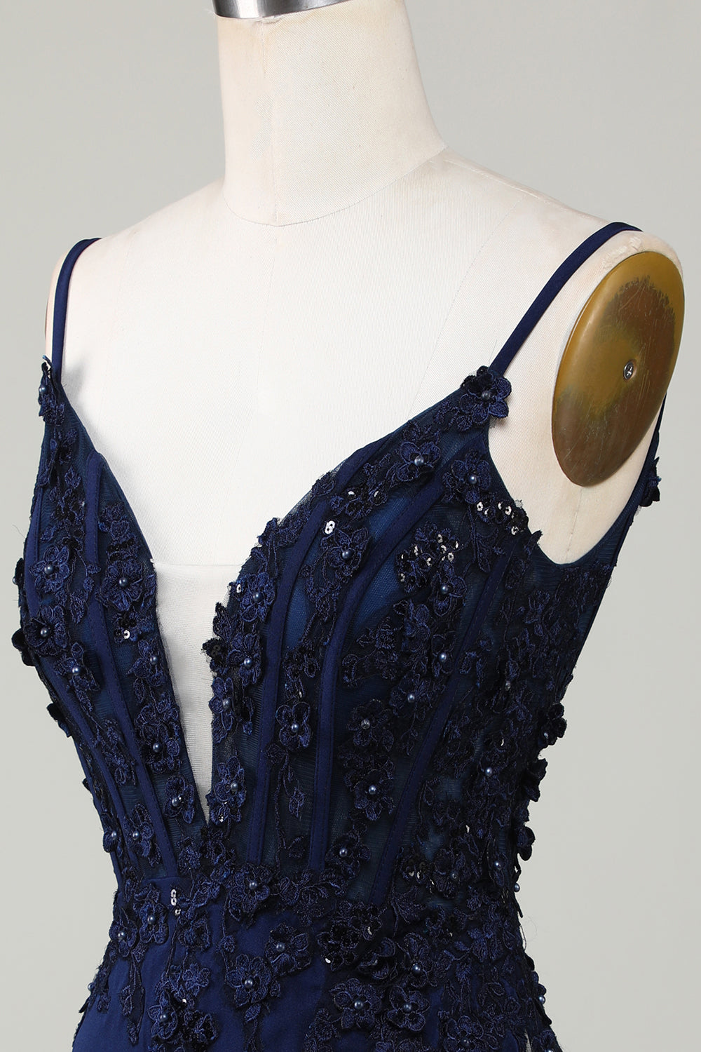 Robe de remise des diplômes courte et moulante de couleur bleu marine pailletée avec corset et dentelle