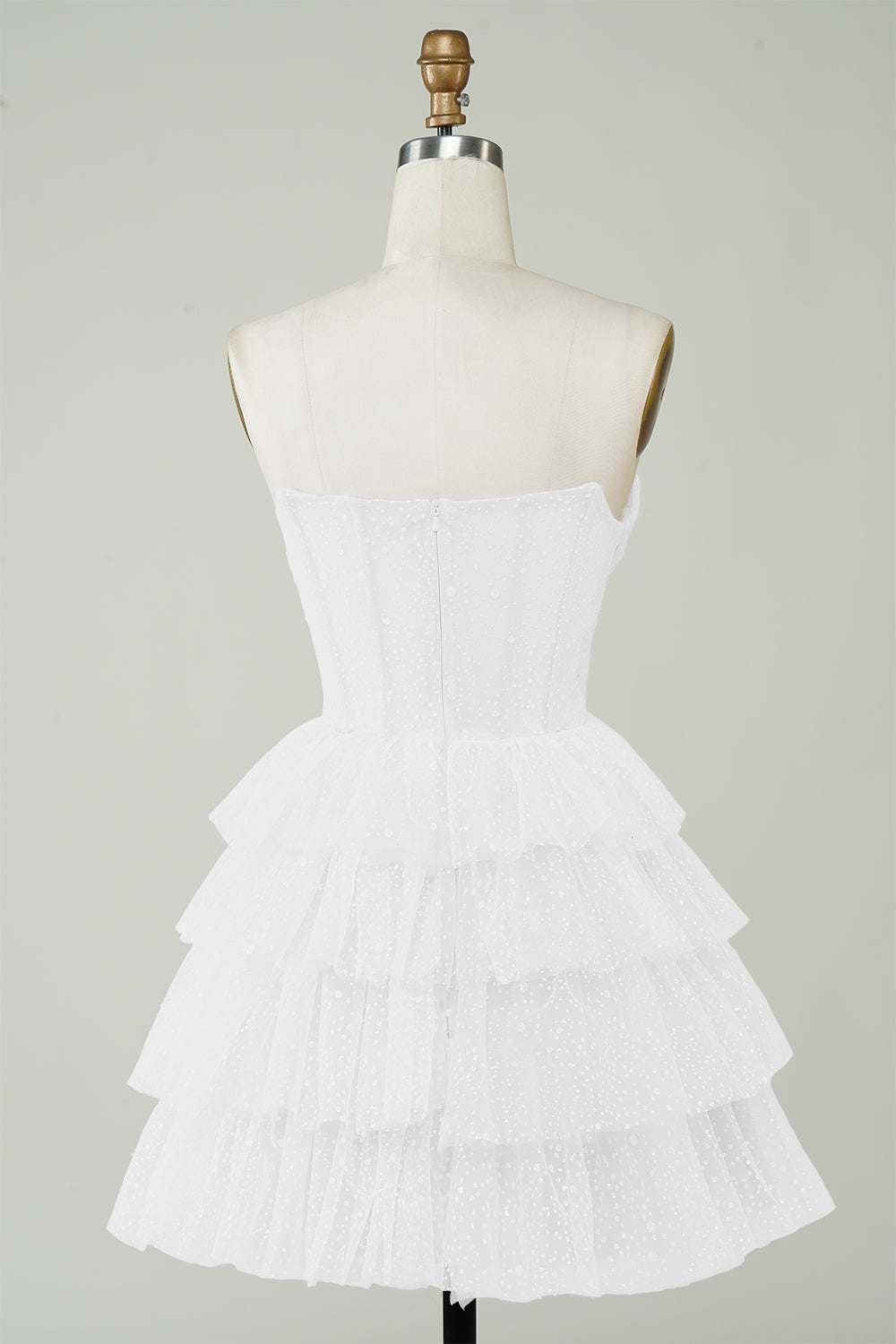 Petite robe blanche étagée style corset à paillettes