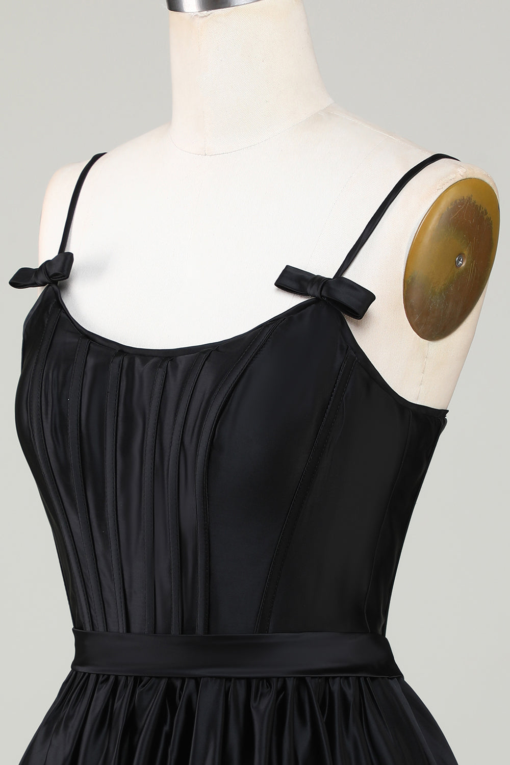 Élégante robe courte de rentrée des classes fuchsia avec bretelles spaghetti et nœud, coupe trapèze