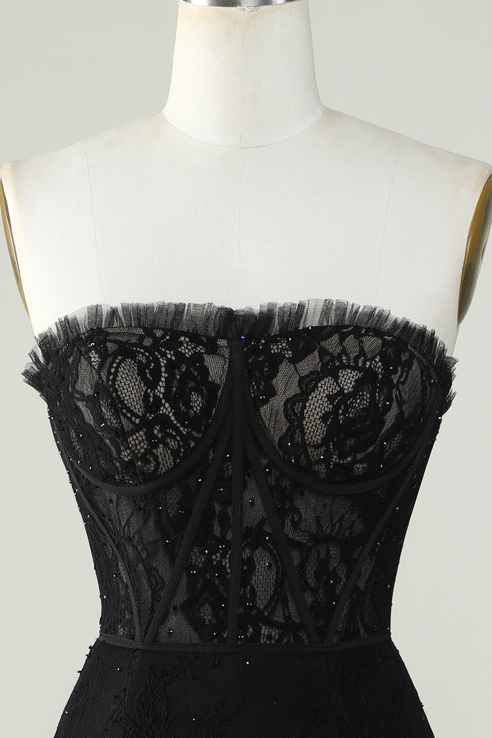Robe de diplôme noire sans bretelles avec perles