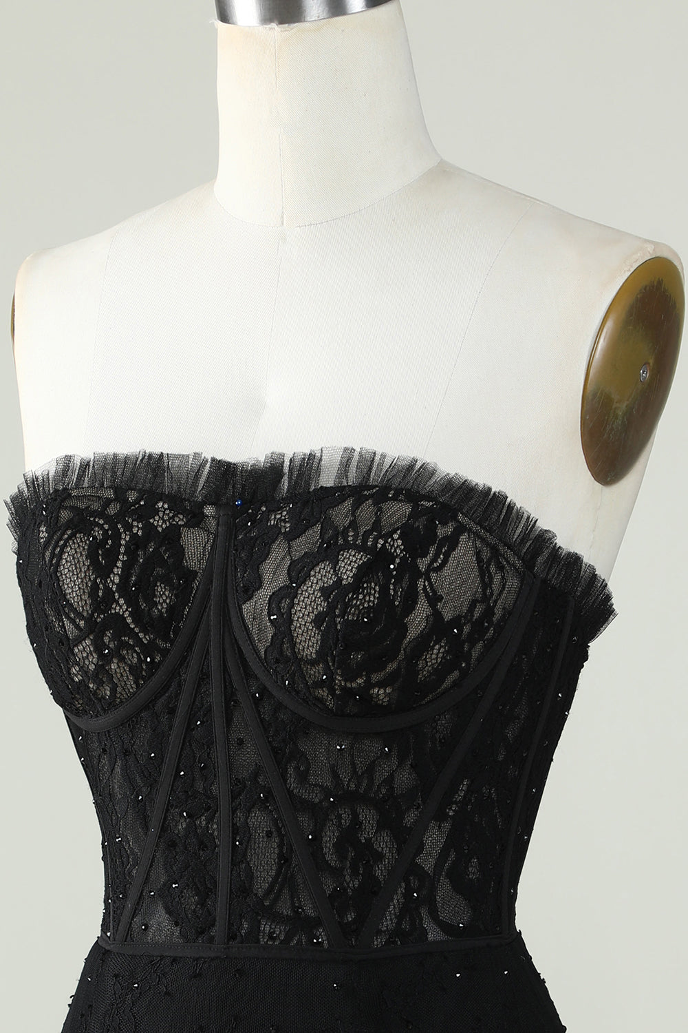 Robe de diplôme noire sans bretelles avec perles
