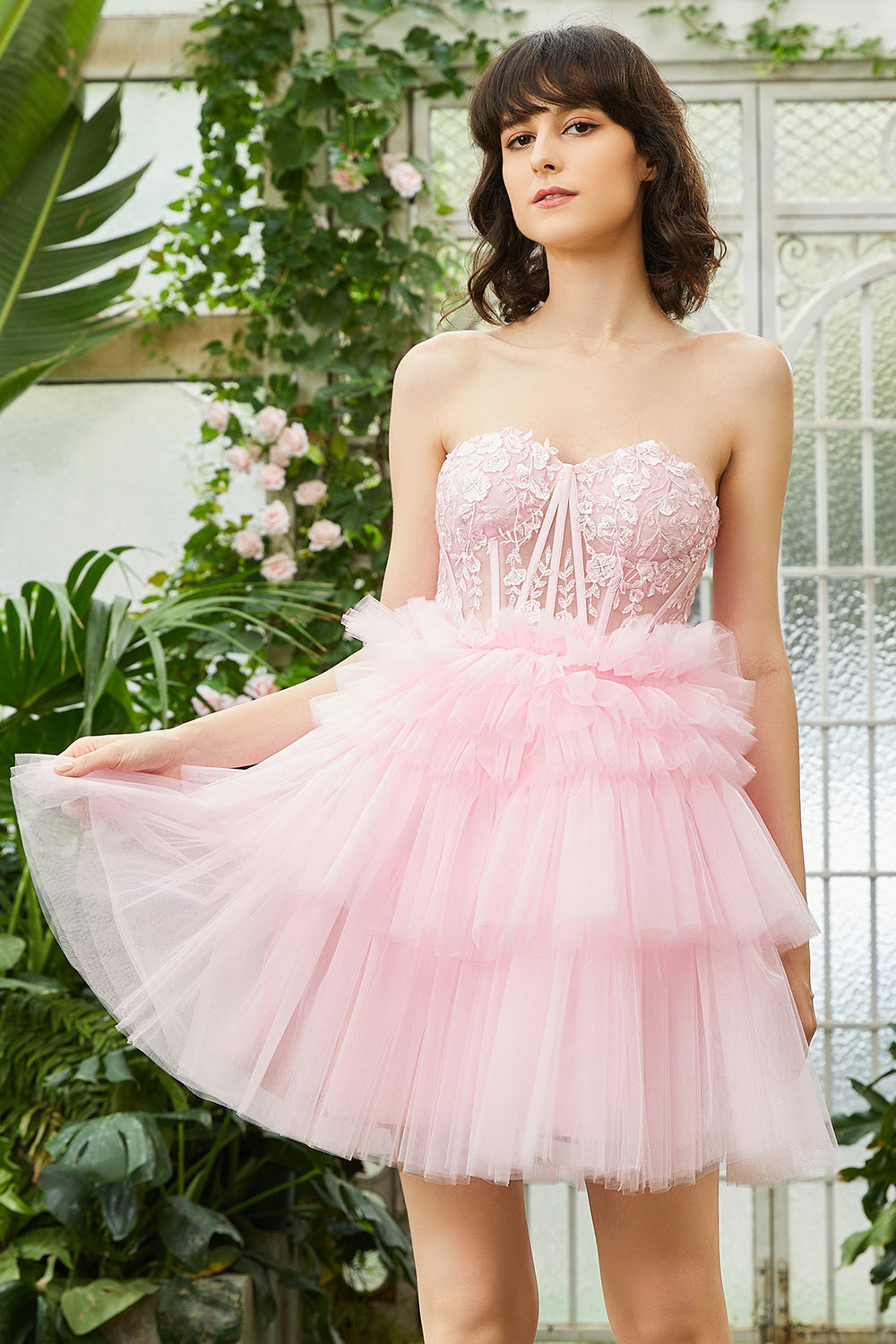 Robe courte de bal de fin d'année rose coupe trapèze et décolleté cœur