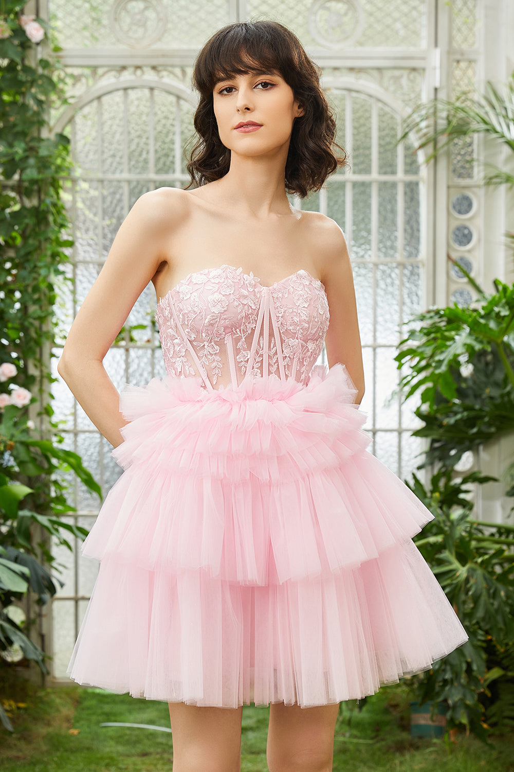 Robe courte de bal de fin d'année rose coupe trapèze et décolleté cœur