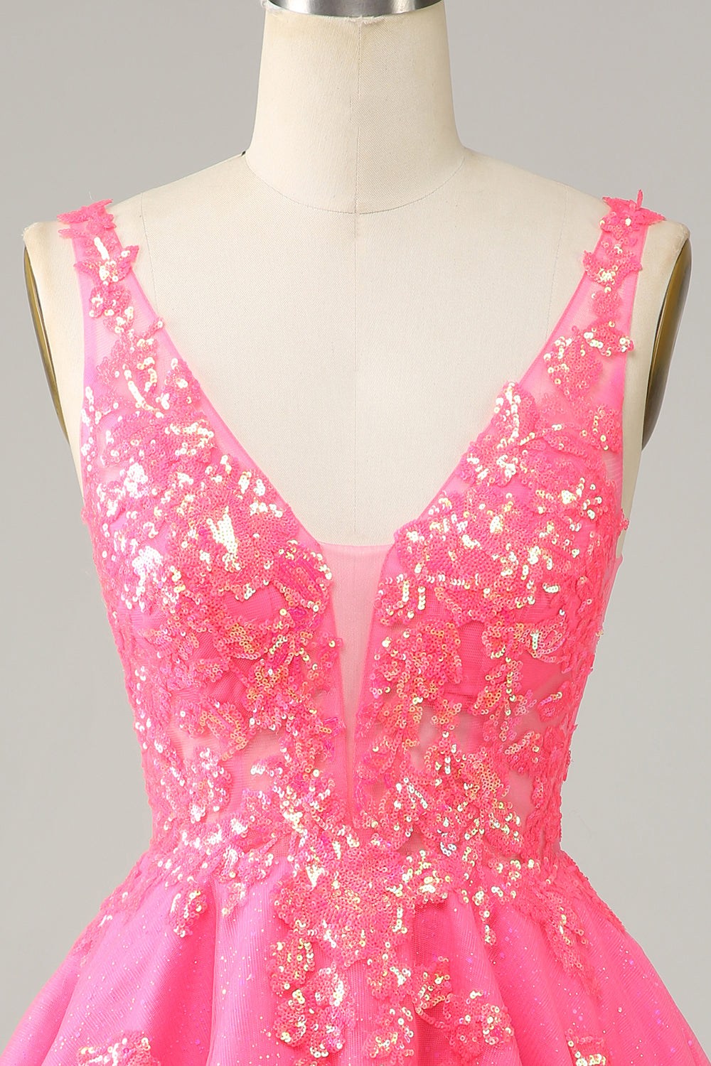 Robe de cocktail courte en fuchsia à sequins, décolleté en V et dos nu