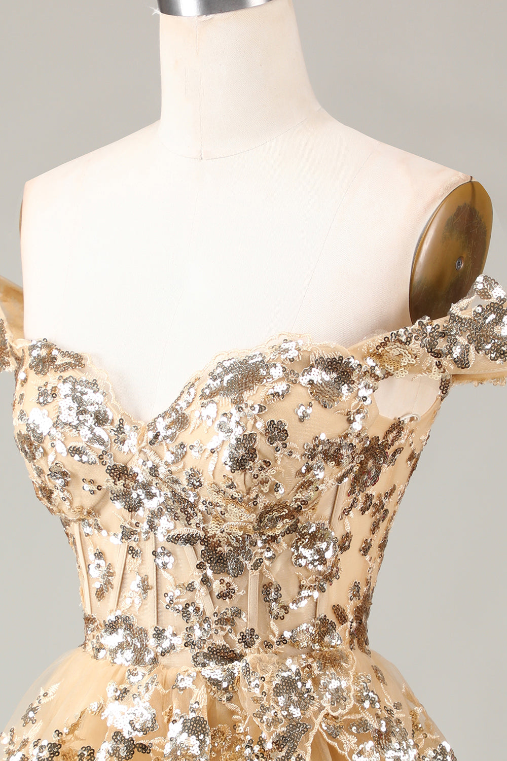 Robe de soirée courte trapèze avec corset rouge scintillant en dentelle à plusieurs niveaux