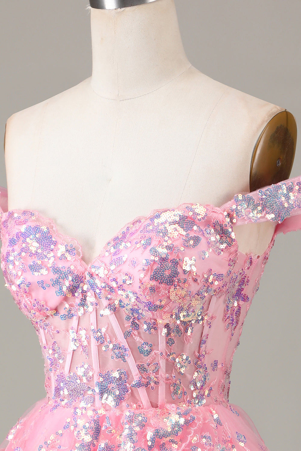 Robe de soirée courte trapèze avec corset rouge scintillant en dentelle à plusieurs niveaux