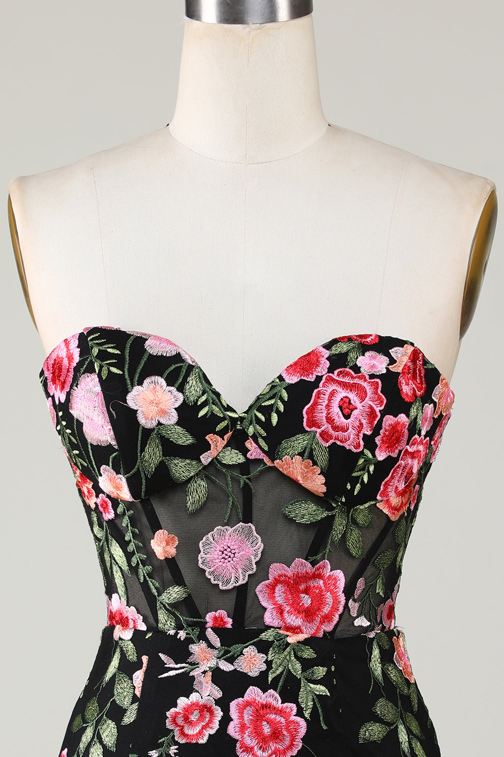 Robe de graduation noire chérie avec appliques