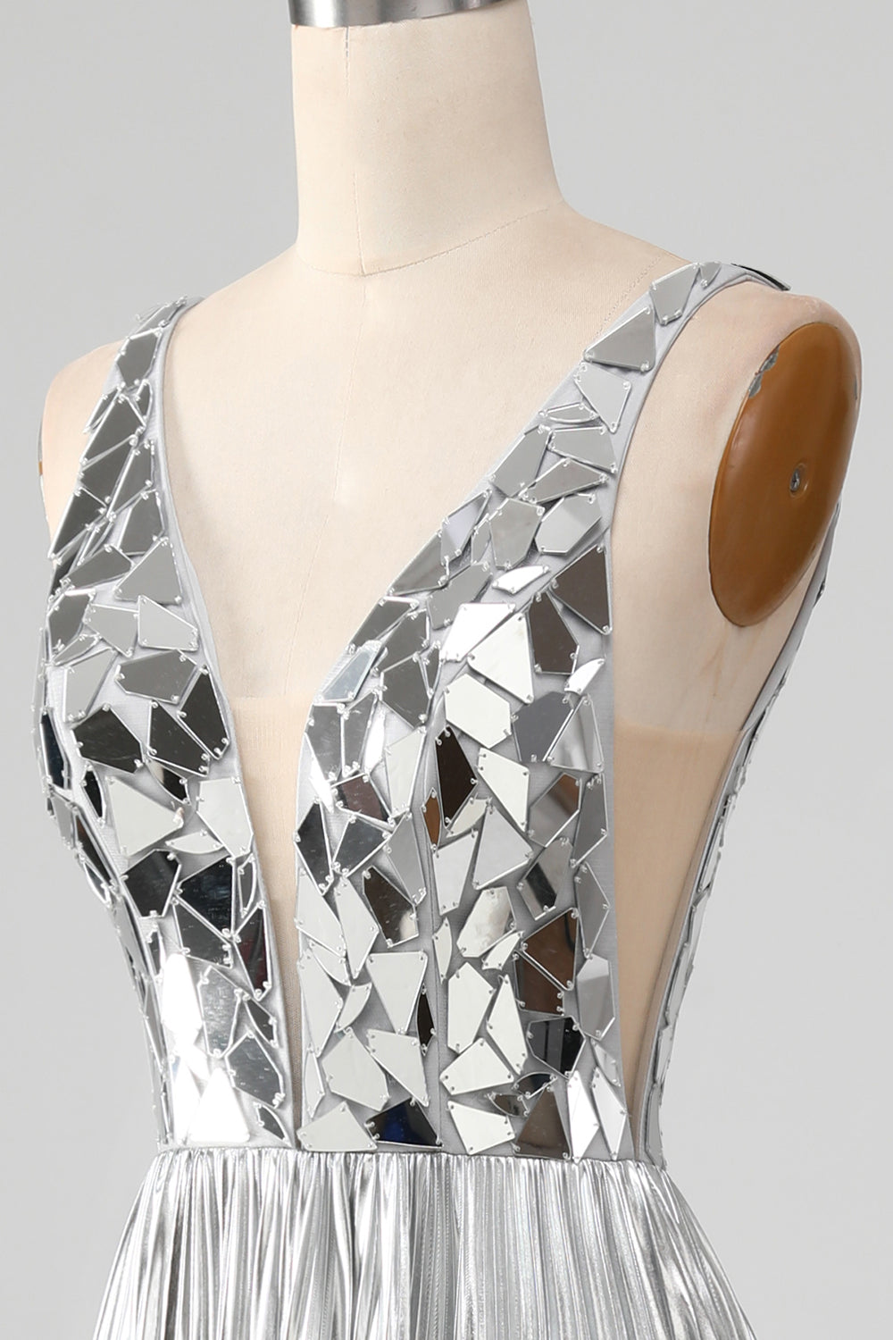 Robe de bal argentée scintillante coupe trapèze avec col en V et fente