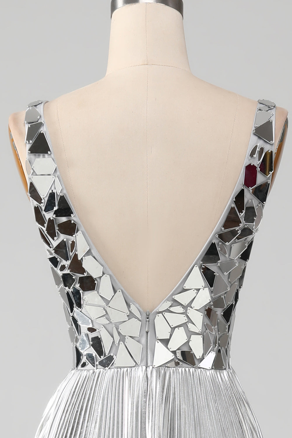 Superbe robe de bal longue dorée coupe trapèze avec décolleté en V et fente avant
