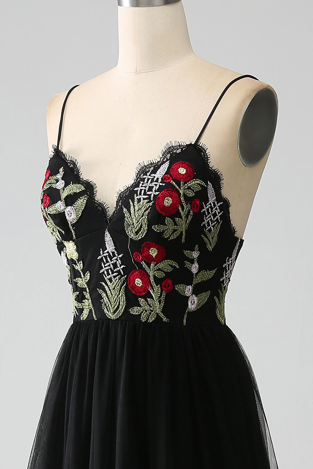 Robe de bal longue en dentelle brodée avec corset noir à bretelles spaghetti et ligne A
