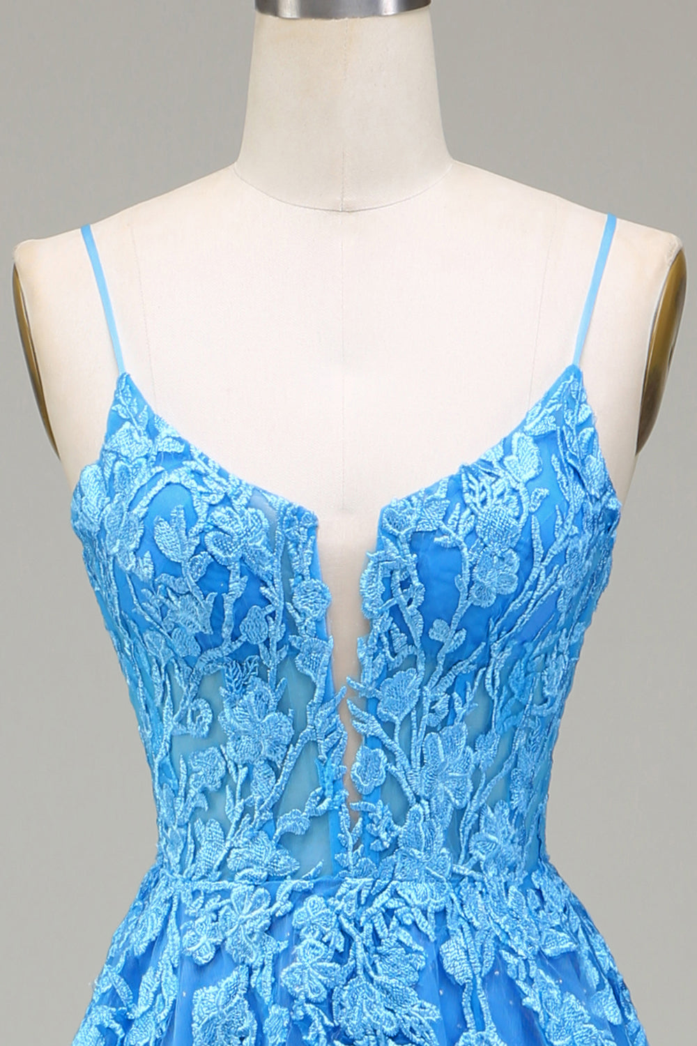 Robe de bal en tulle bleu A-line à bretelles spaghetti avec appliques