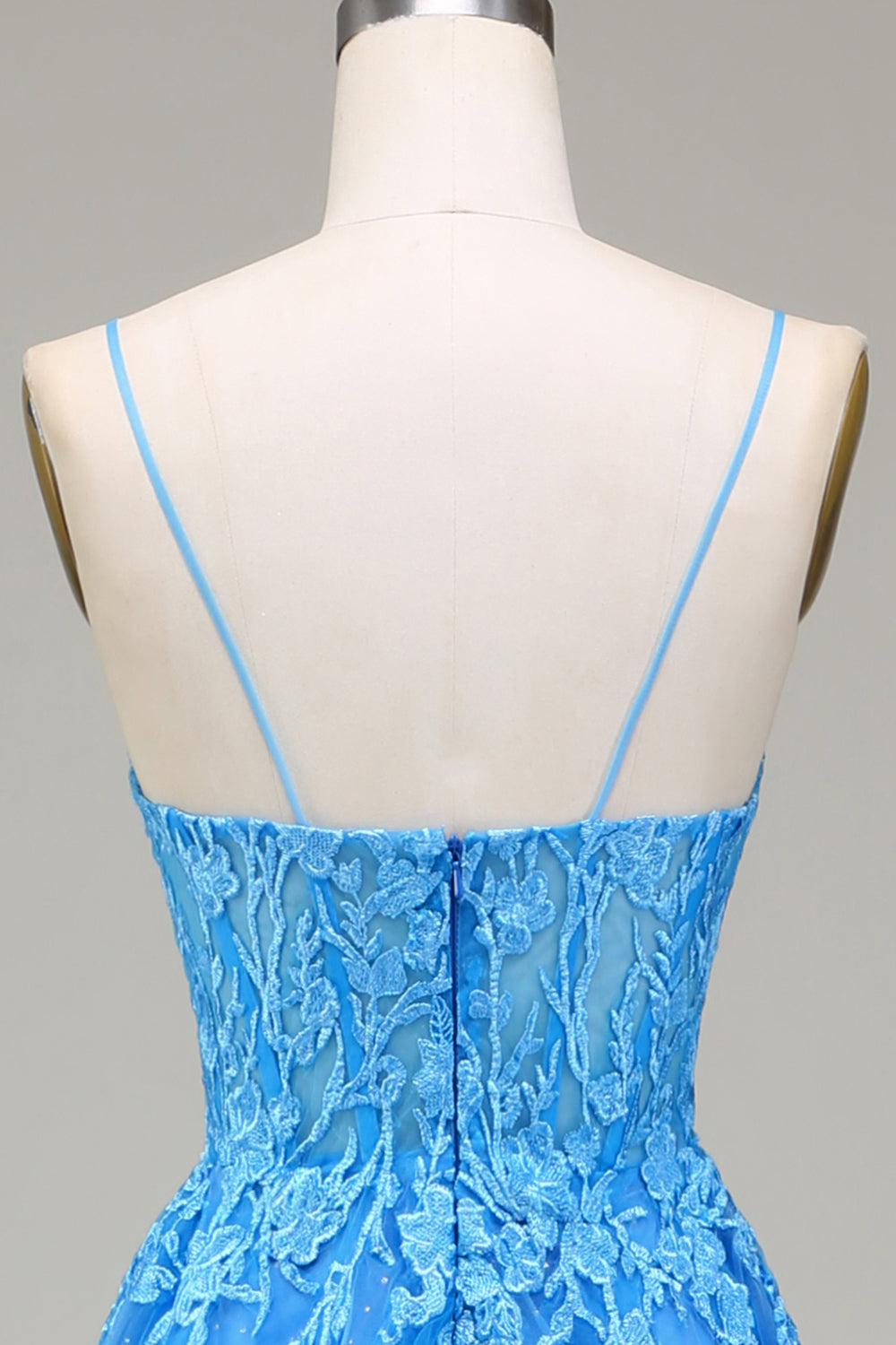Robe de bal en tulle bleu A-line à bretelles spaghetti avec appliques